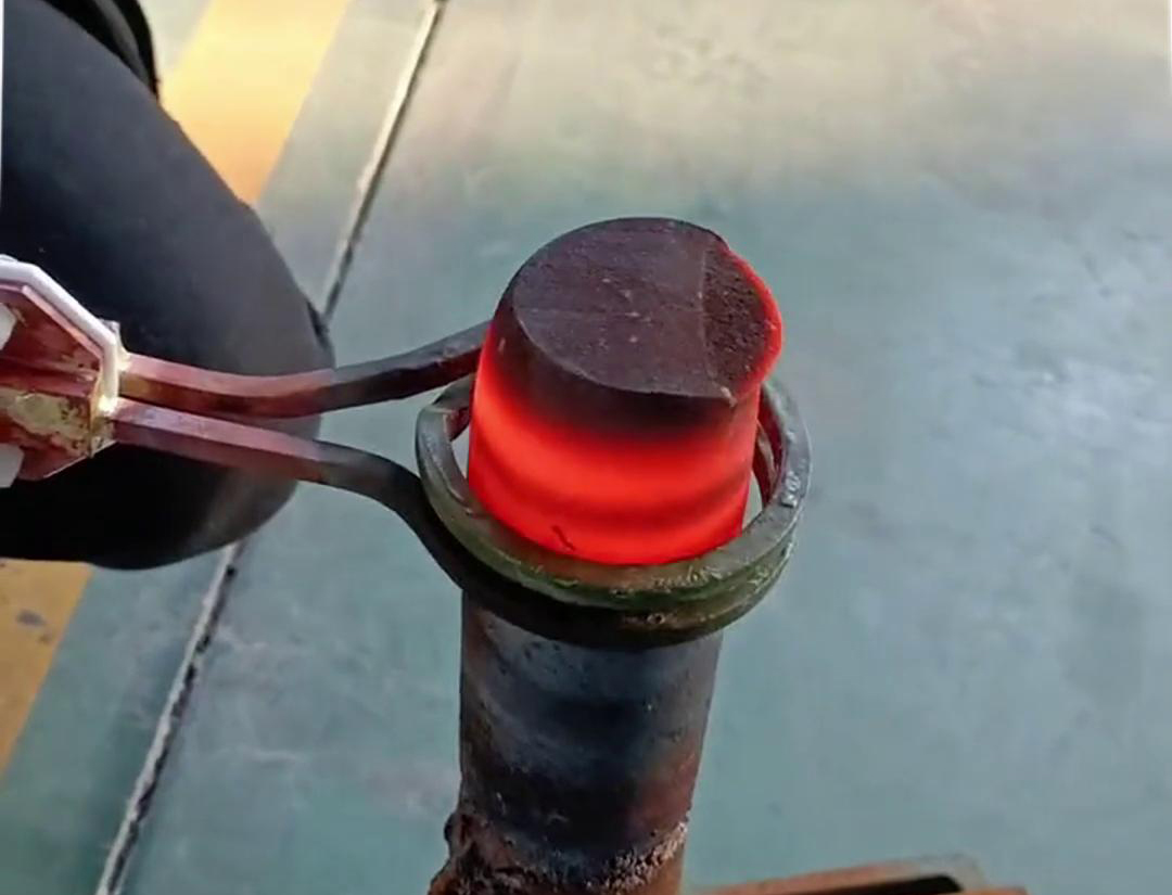 海拓手持式高頻加熱機(jī)，加熱實(shí)心棒料真有一手！