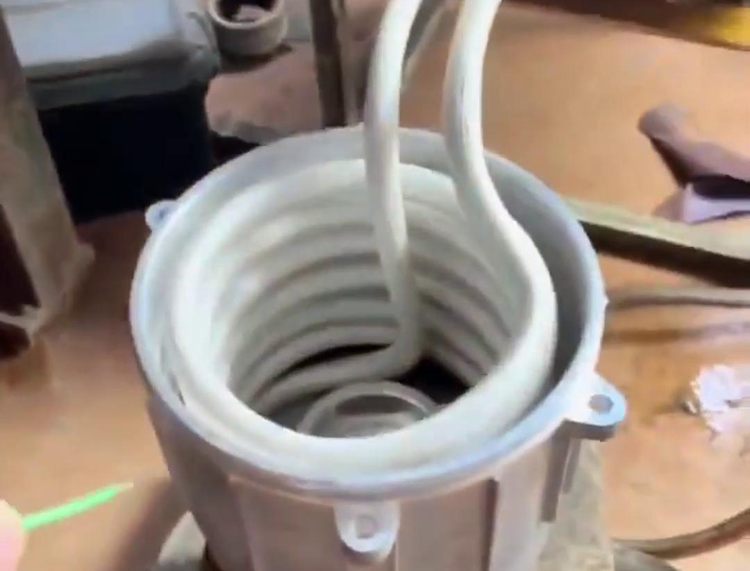 使用高頻機(jī)進(jìn)行電機(jī)熱套的優(yōu)點(diǎn)在于加熱速度快、溫度控制準(zhǔn)確、對(duì)材料影響小等