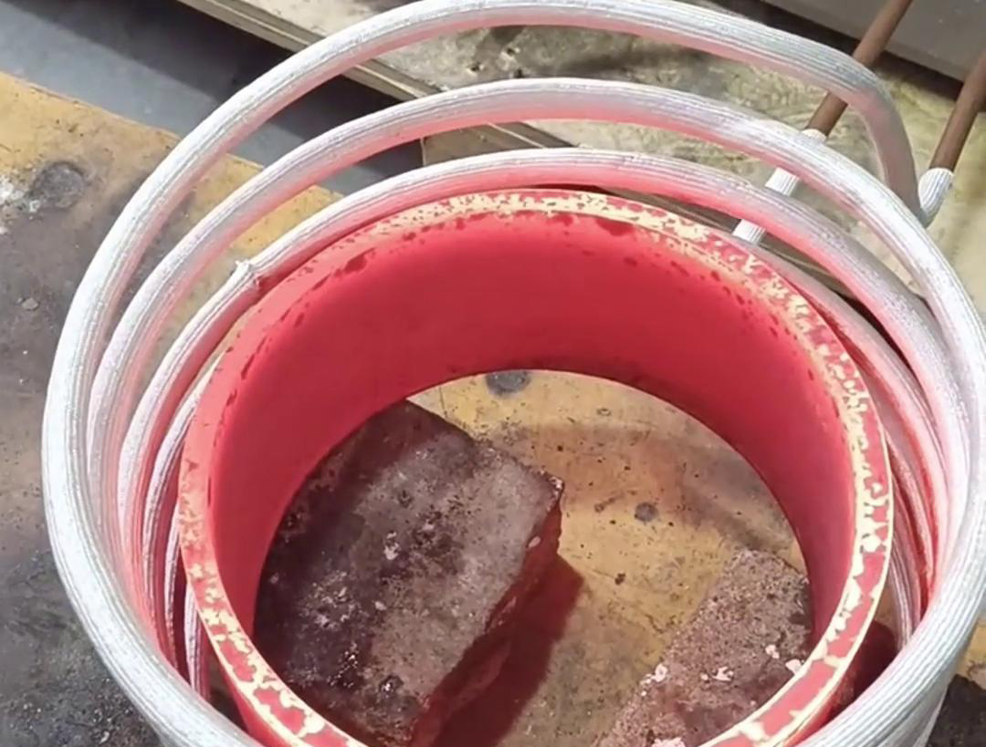 創(chuàng)新科技，加熱不再漫長等待，250mm 鋼管超音頻加熱瞬間搞定，高效節(jié)能，讓加熱變得更簡單